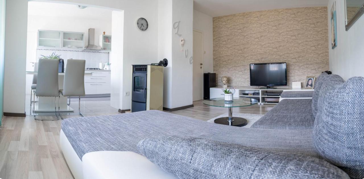 Apartamento Apartman M Knin Exterior foto