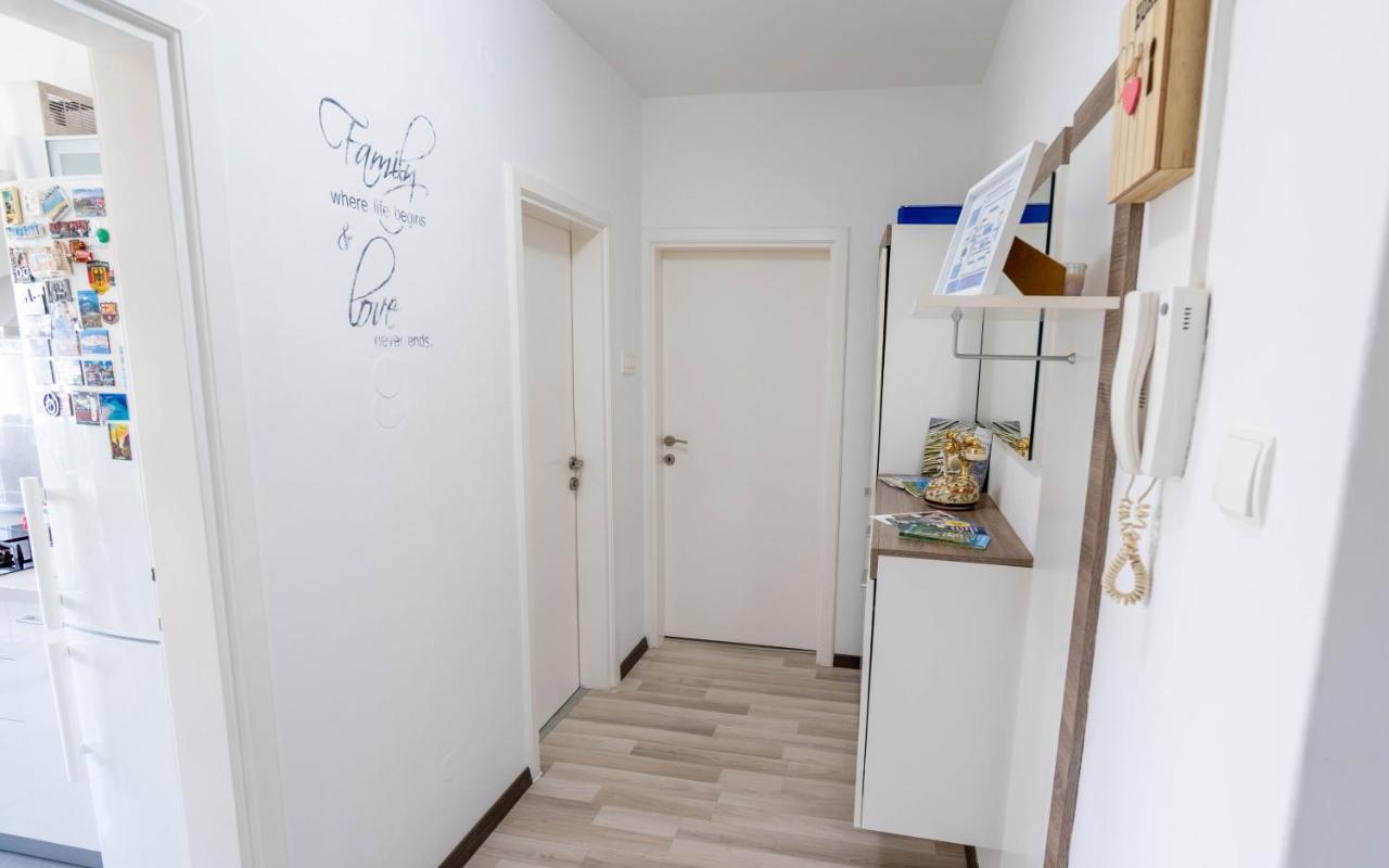Apartamento Apartman M Knin Exterior foto