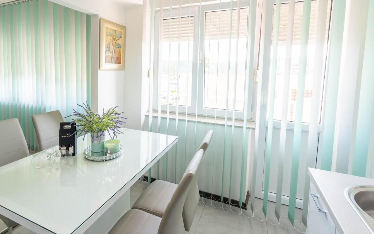 Apartamento Apartman M Knin Exterior foto
