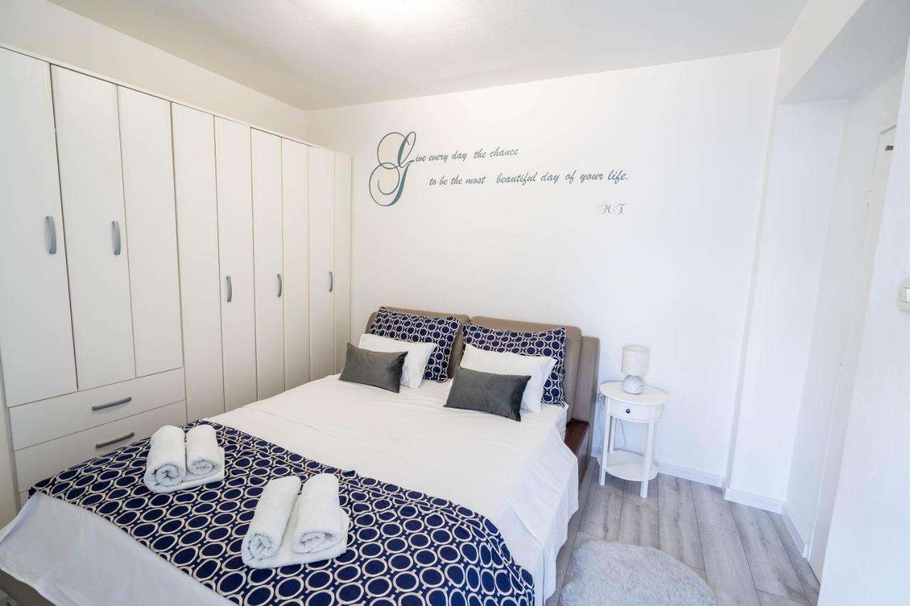 Apartamento Apartman M Knin Exterior foto